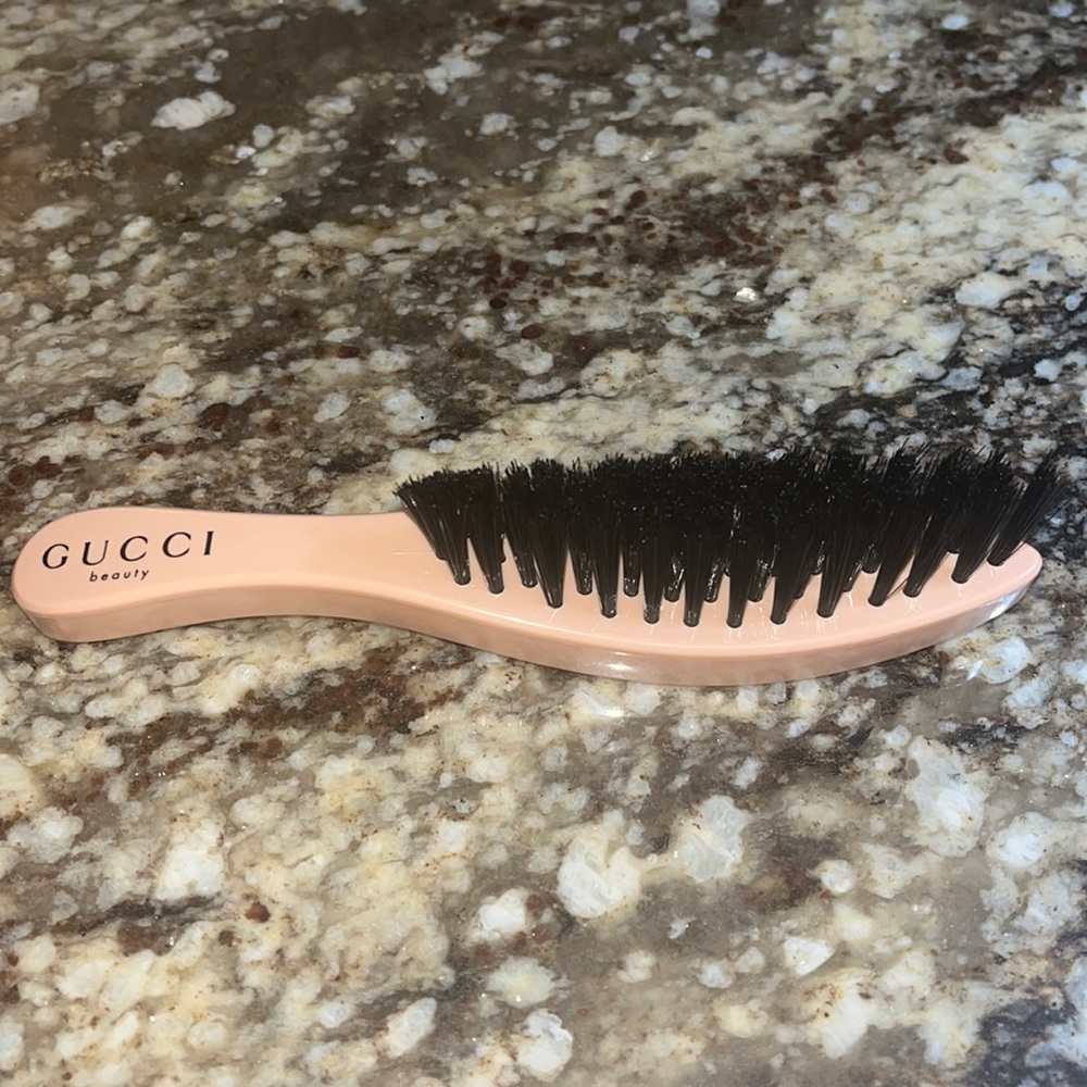 NWOT Gucci Beauty Pink Hair Brush + Travel Pouch